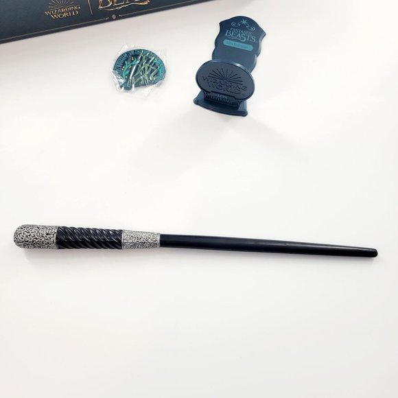 Fantastic Beasts Mystery Wand Magical Creatures Leta Lestrange with Bowtruckle - Picture 2 of 11